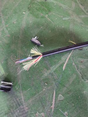 Cavo a fibre ottiche sopraelevato 8 della portata 300m di ADSS 12 48 96 cavo della fibra ottica dei 144 centri