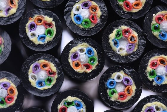 Vendita a caldo Cavo a fibra ottica aerea monomodo 12 24 48 96 144 Cavo a fibra ottica adss/asu/gyxtw/gyta per condotto