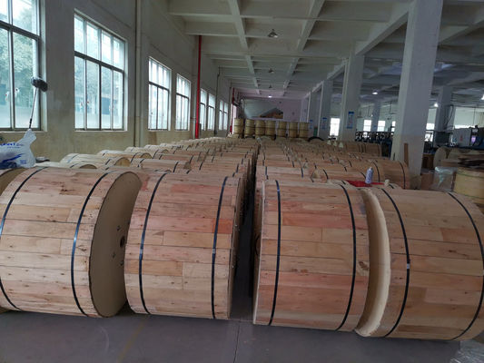 GYTC8S calcolano il rivestimento aereo del PE del cavo a fibre ottiche 8